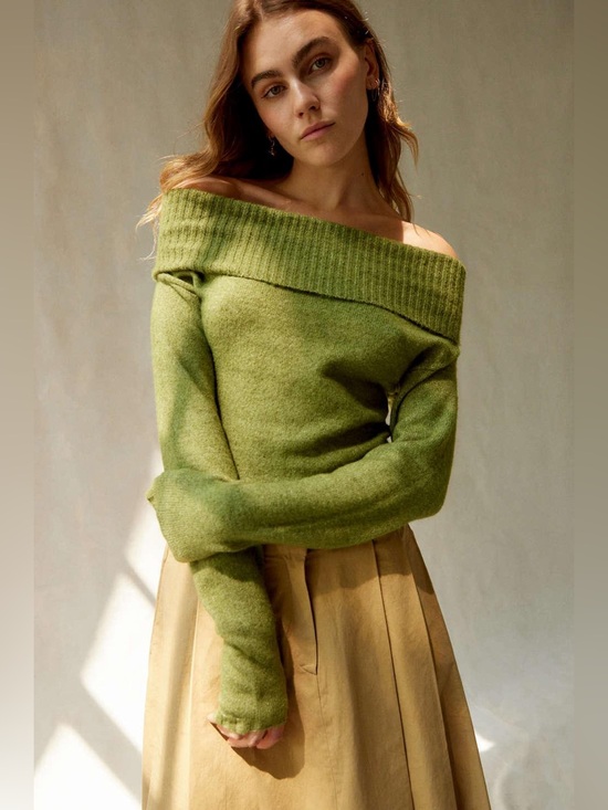 Urban Outfitters Sweaters - Women's Green Silence + Noise Claudia Off-the-shoulder Sweater In Olive